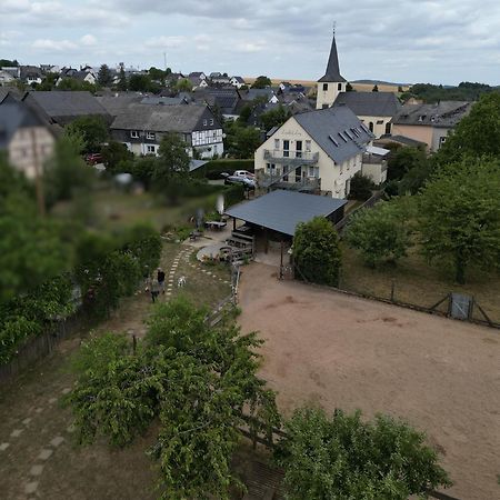 Landhof Lieg - Tierische Auszeit In Unseren Gemuetlichen Ferienwohnungen Kültér fotó